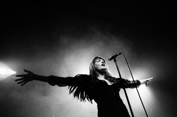 florence-and-the-machine no light